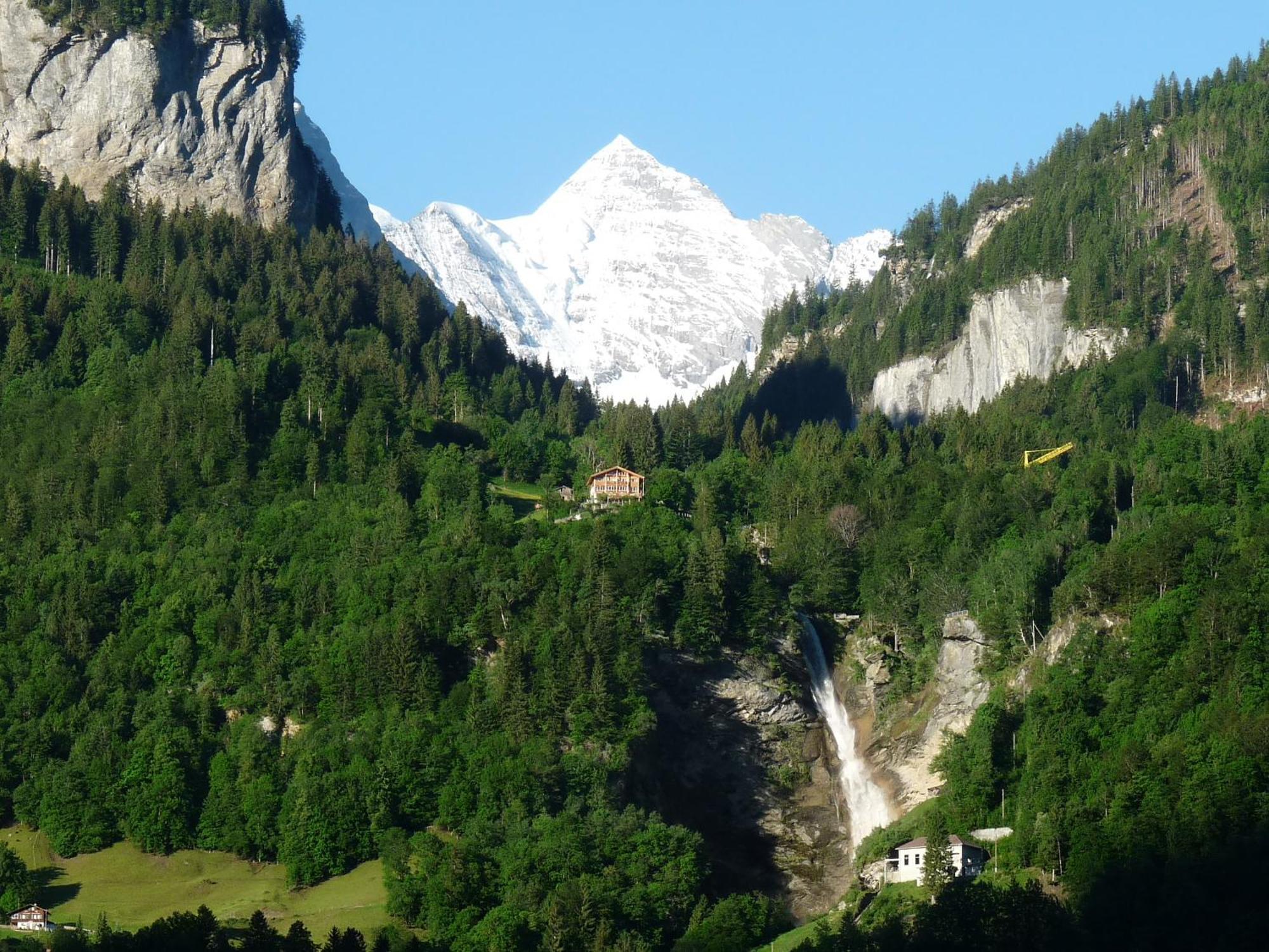 Dunkel Blaue Maus Bed & Breakfast Meiringen Ngoại thất bức ảnh